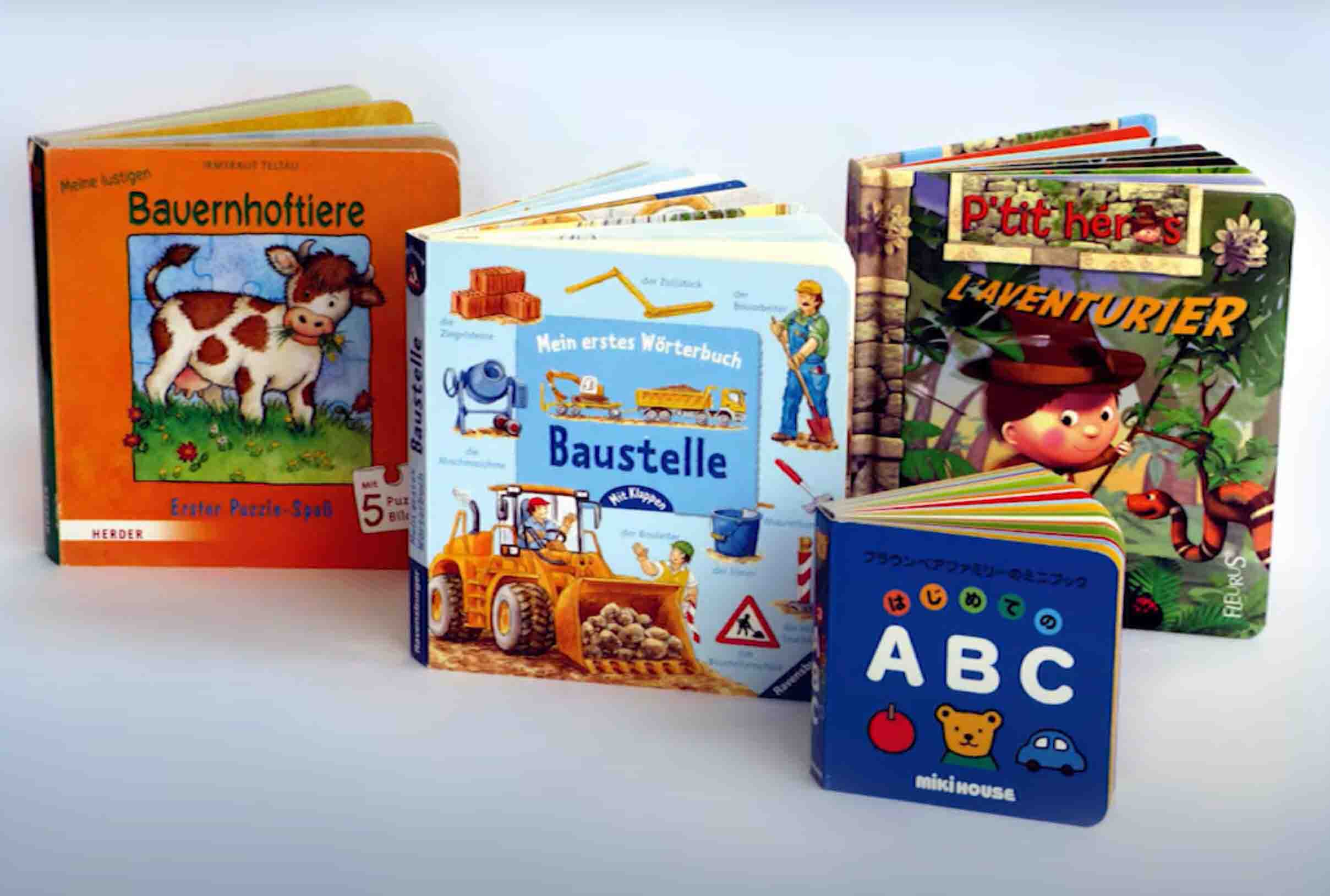 Finished children's board books produced by the KY automatic board book machine