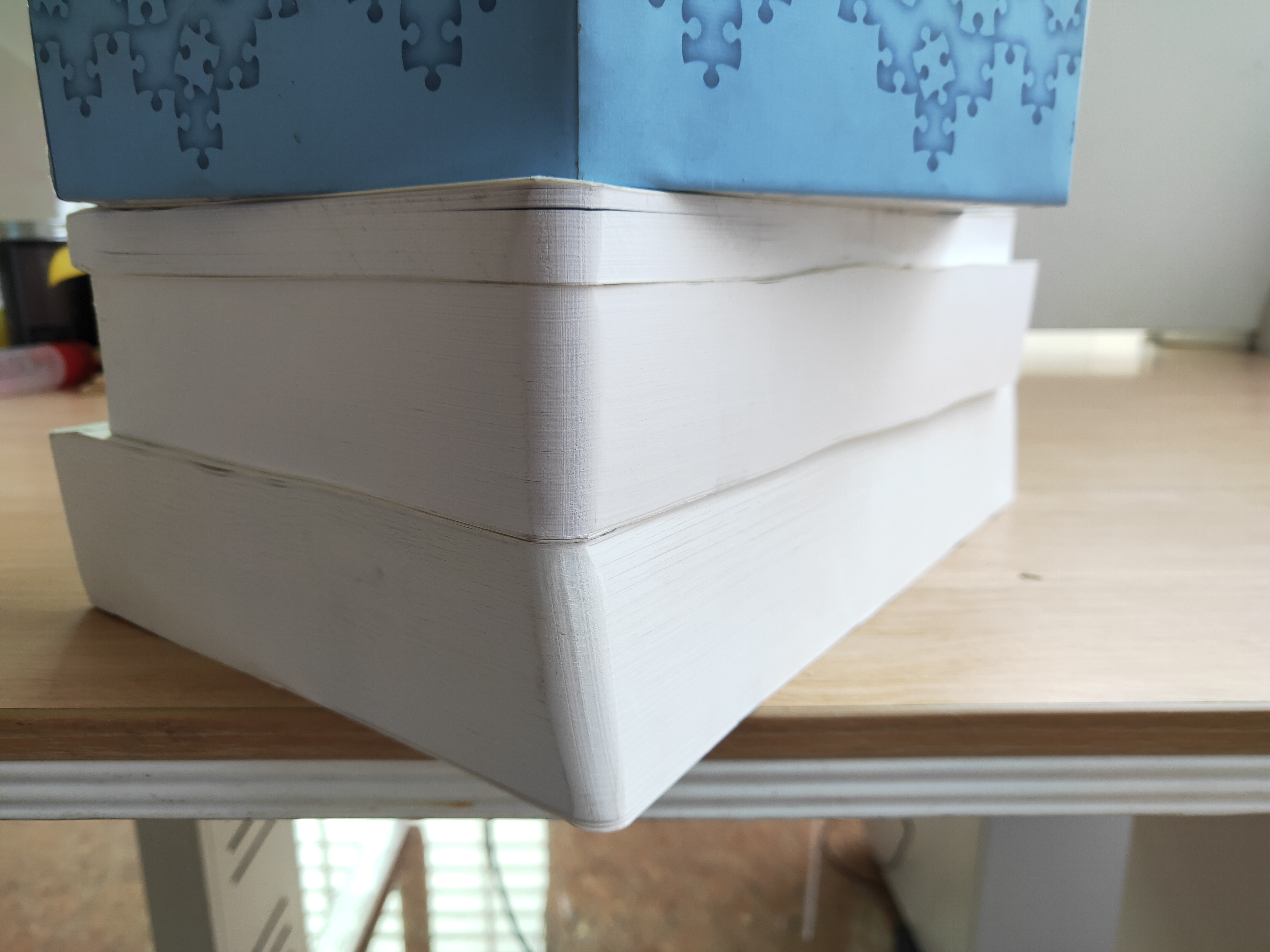 Round corner cutting for book blocks and hardcover book binding production